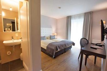 Hotel Rheinischer Hof - Huoneet