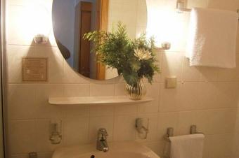 Hotel Strauss - Bathroom