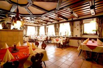 Hotel La Cigogne - レストラン