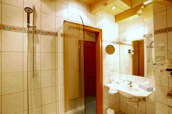Hotel La Cigogne - Bathroom