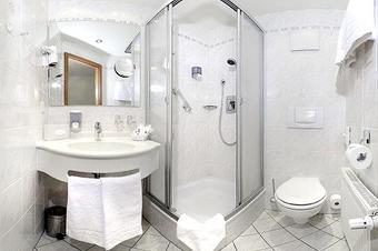 Hotel Schweizer Hof - Bathroom