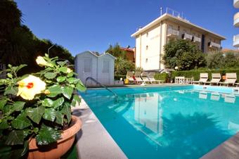 Hotel Gaudia - 游泳池