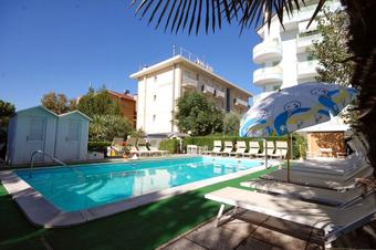 Hotel Gaudia - 游泳池