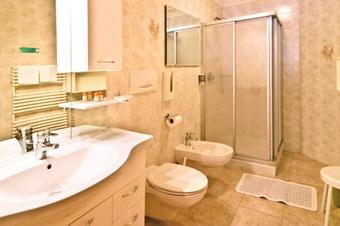 Hotel Schwarzenbach - Bathroom