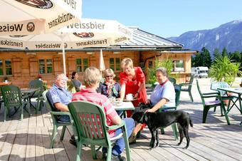 Alpengasthof Götschenalm - Uteservering med ölutskänkning