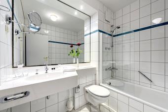 Hotel Aquamarin - Bathroom