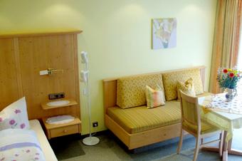 G&auml;stehaus zur F&auml;rbe Ferien-Appartements - Numuri