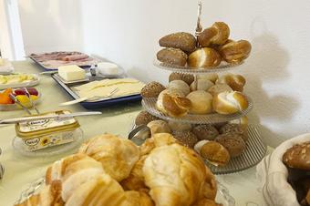 Gästehaus Erath - Brokastu telpa