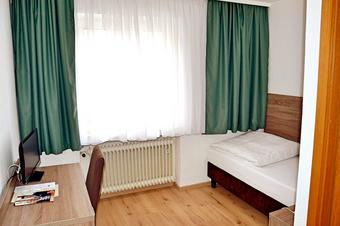Hotel Ulmer Spatz - Room