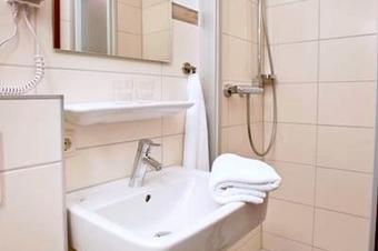 Gasthaus u. Pension Zur frischen Quelle - Bathroom
