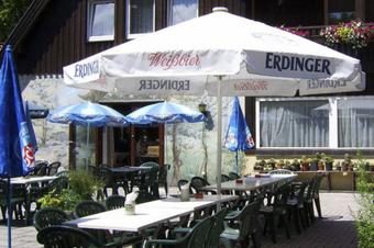 Gasthof - Pension Entenmühle - Uteservering med ölutskänkning