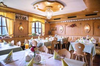 Gasthof u. Pension Waldeck - מסעדה