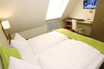 City Hotel Freiburg -Ihr Zuhause auf Reisen- - חדר