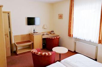 Hotel Landgasthof Niebler - חדר