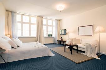 Carlstadt Suites - Room