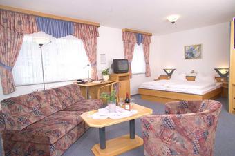 Rhöngasthof Zur Linde & Ferien-Appartements Rhönsicht - Δωμάτιο