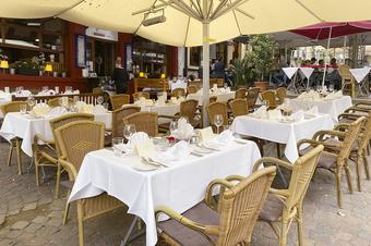 Marktplatzhotel u. Bistrorant Tafelspitz - Bar con tavolini all' aperto