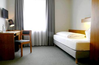 Hotel Landgut Burg - Room