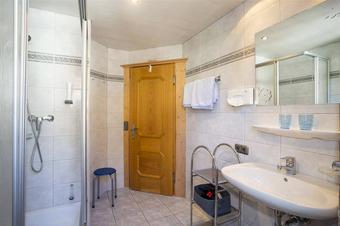 Ferienwohnungen Haus Werdenfels - Bathroom
