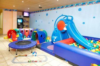 Aktiv- und Wellnesshotel Seeblick - Salón de juegos infantiles