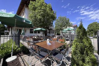 Gasthaus Kampenwand - Bar con tavolini all' aperto