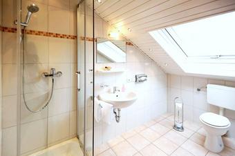 Hotel Weingut Weisbrod - Bathroom