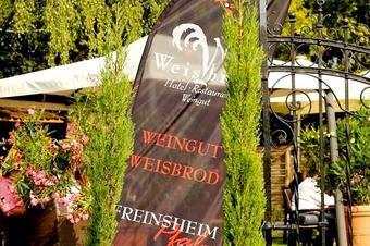 Hotel Weingut Weisbrod - Trädgård