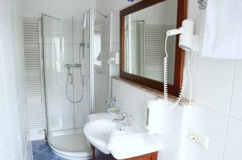 Hotel Zum Alten Wasserrad - Bathroom