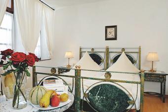 Hotel Zum Alten Wasserrad - Room