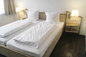 Hotel und Pension zum Paradies - Kambariai