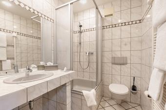 Hotel Frechener Hof - Bathroom