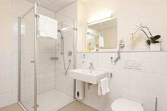 Garni Hotel Schumacher am Stuttgarter Flughafen - Bathroom