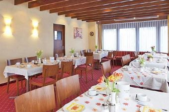 Garni Hotel Schumacher am Stuttgarter Flughafen - Breakfast room