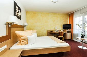 Hotel Garni Metzingen - Room