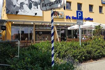 Euro Rastpark Fulda / Eichenzell - Bar con tavolini all' aperto