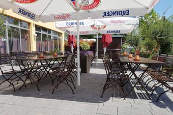 Euro Rastpark Fulda / Eichenzell - Bar con tavolini all' aperto