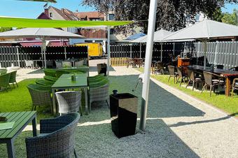 Ziegenbruch's Hotel & Gastronomie - Uteservering med &ouml;lutsk&auml;nkning