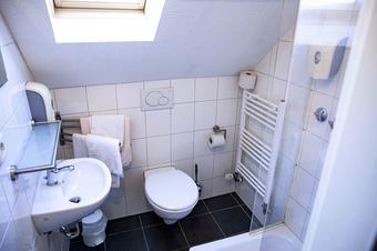 Hotel Haus Rheinblick - Bathroom