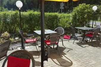 Hotel Bergische Schweiz - Bar con tavolini all' aperto