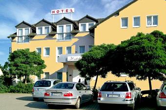 Hotel Restaurant Waldschl&ouml;&szlig;chen - Pohled zvenč&iacute;