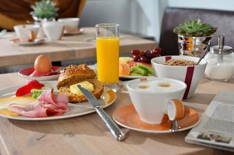 Hotel UHU K&ouml;ln - &Chi;ώ&rho;&omicron;&sigmaf; &eta;&mu;&epsilon;&rho;ί&delta;&omega;&nu;