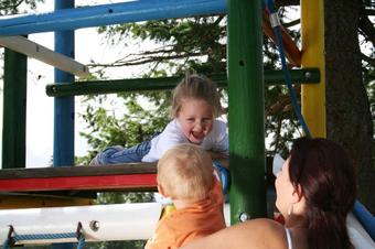 Hotel Bellevue - &Delta;&omega;&mu;ά&tau;&iota;&omicron; &pi;&alpha;&iota;&chi;&nu;&iota;&delta;&iota;ώ&nu;