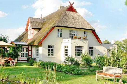 Landhotel Kuhs - Airporthotel - Outside