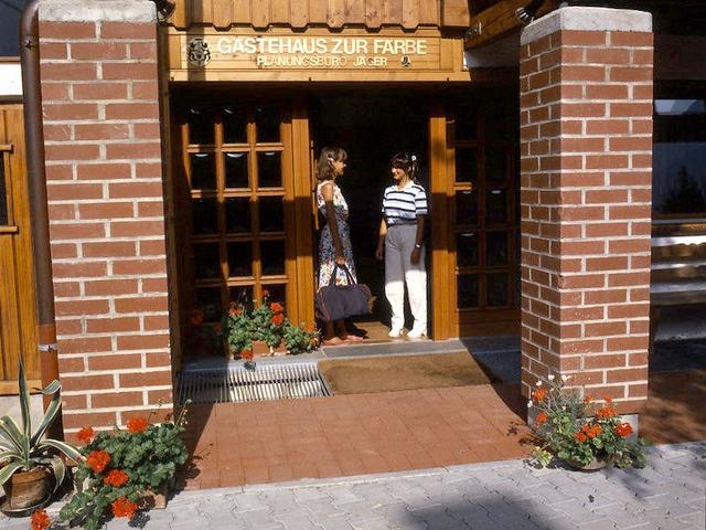 G&auml;stehaus zur F&auml;rbe Ferien-Appartements - Skats no ārpuses