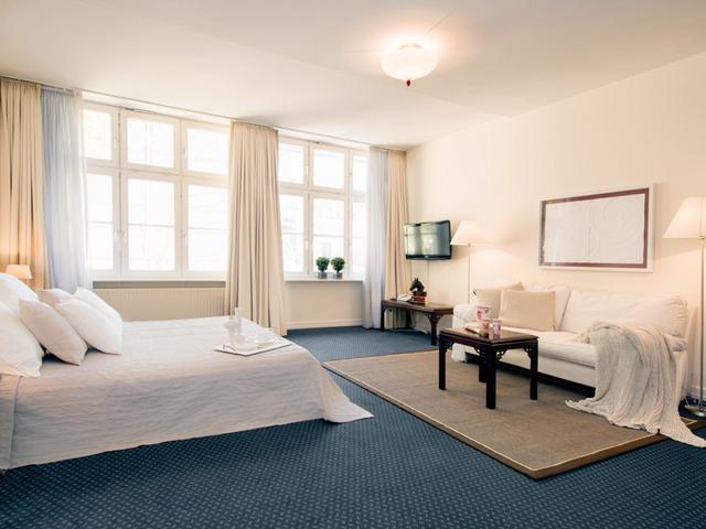 Carlstadt Suites - Room