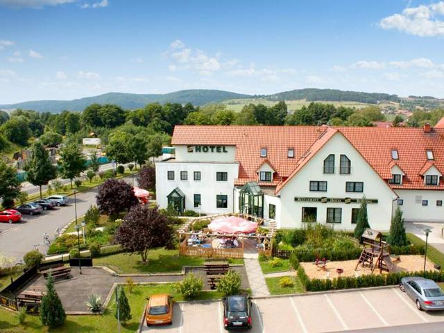 Hotel Zum Kloster · Restaurant · Tagungsstätte · Bowling - Vista al exterior