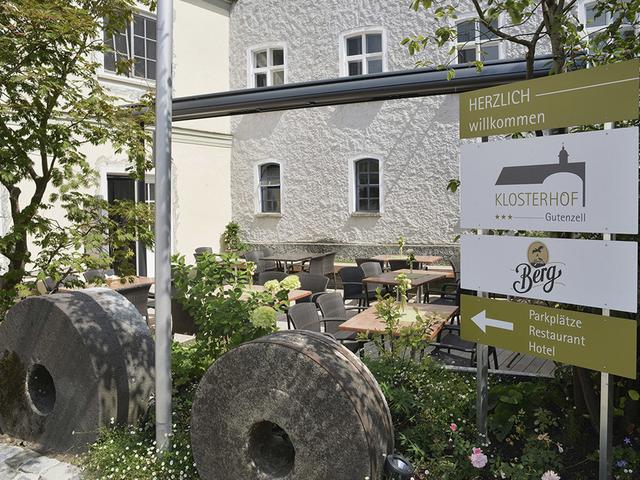 Hotel Restaurant Klosterhof - Trädgård