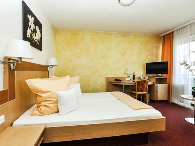 Hotel Garni Metzingen - Room