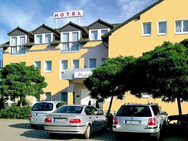 Hotel Restaurant Waldschl&ouml;&szlig;chen - Pohled zvenč&iacute;