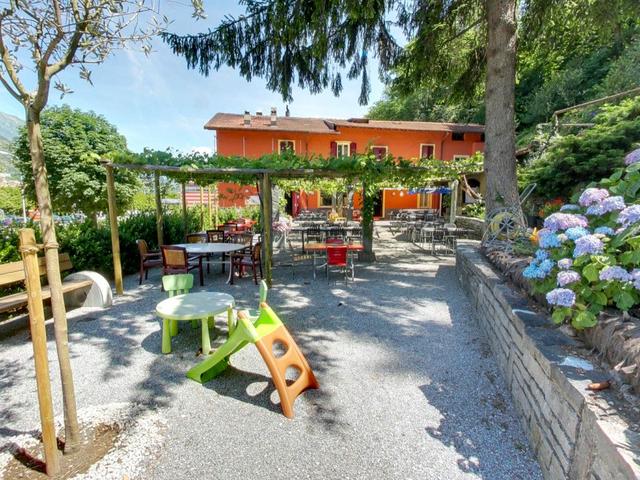 Ristorante Albergo Grotto Serta - Bar con tavolini all' aperto